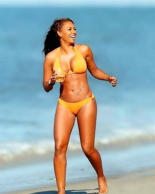 Знаменитости демонстрируют свои тела 4 фотография