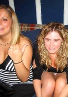 Пьяные девки показывают свои сиськи и попки 6 фотография