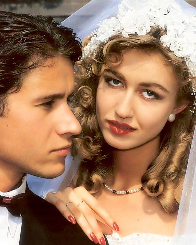 Парни трахнули невесту прямо на свадьбе 2 фотография