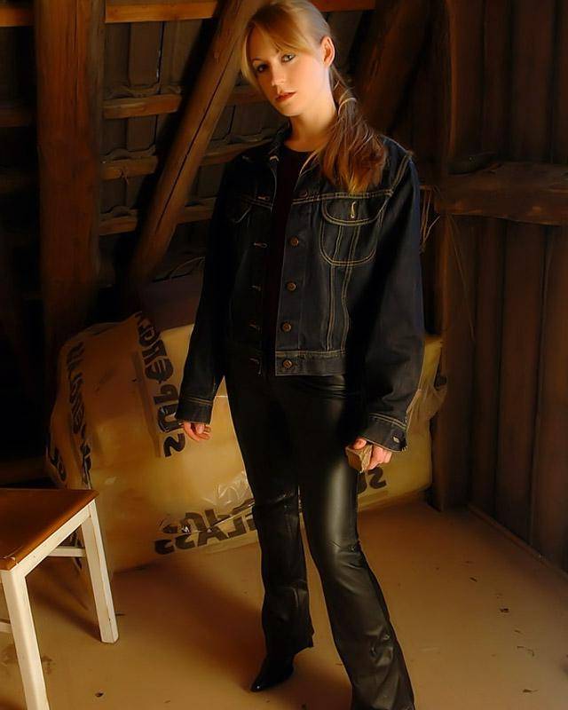 Любительское фото горячего стриптиза от Насти 1 фотография