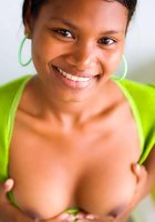 Молоденькая индианка кроме сисек ничего толком не показала 12 фотография