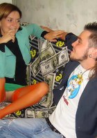 Незнакомка занялась сексом раком, что бы его член вошел по глубже 2 фотография