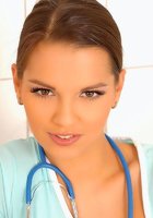 Молоденькая медсестричка любит веселится с телочками 1 фотография