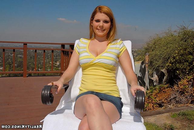 Слишком большие дойки для водвадцатилетней 1 фотография