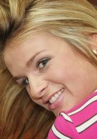 Молодуха Хлоя демонстрирует попку 9 фотография