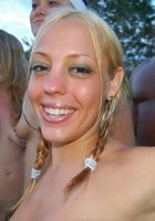 В конюшне поимел двух наездниц 15 фотография В конюшне поимел двух наездниц 15 фотография