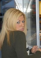 Трахаясь, не сняла сорочку 3 фотография