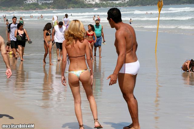 Отымел красавицу на белом шезлонге 2 фотография