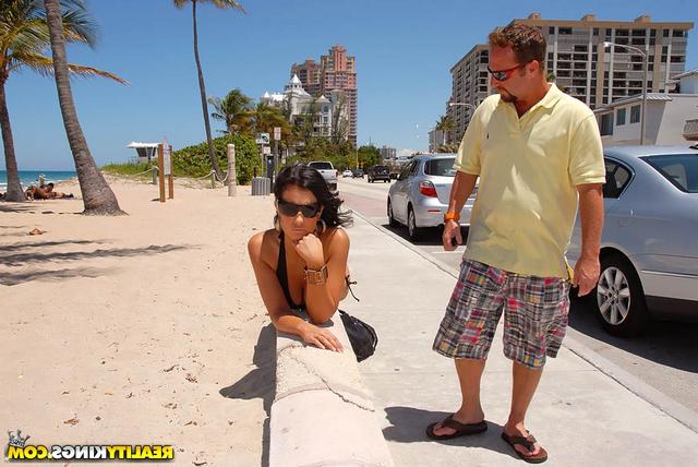 Одинокая и страстная женщина 1 фотография