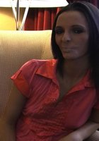 Домашние кадры с брюнеткой 4 фотография