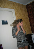 Стройная боксерша прикрыла титьки руками в перчатках 1 фотография