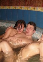 Мужчины отымели молодых девиц в сауне 6 фотография