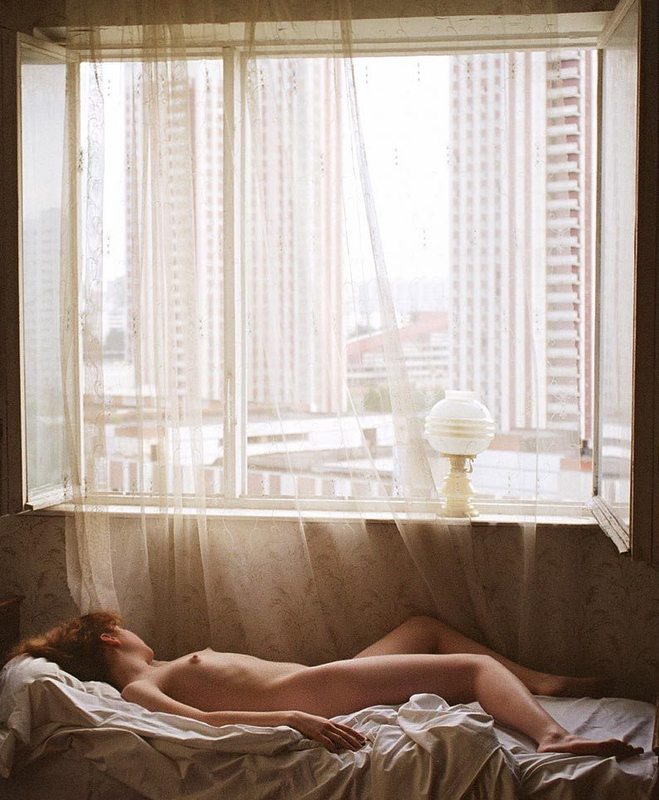 Рыжая дева недавно проснулась и еще не успела одеться 6 фотография