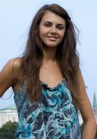 Темноволосая путешественница любит раздеваться после прогулки 1 фотография