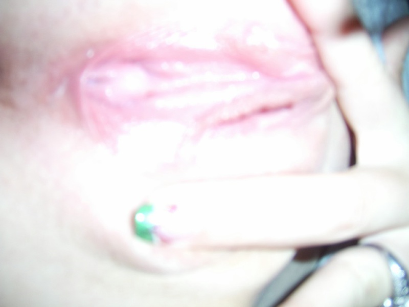 Блондинка у зеркала любуется собственным телом 17 фотография