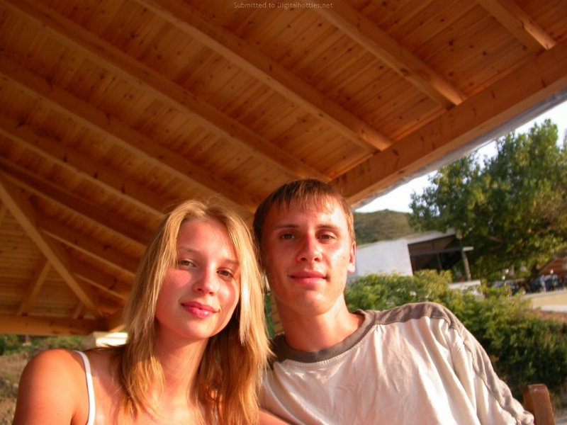 Молодуха любит трахаться с мужем в постели 9 фотография