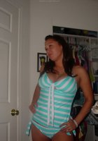 Озабоченная дева шалит на съемной квартире 12 фотография