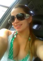 Блондинка отдыхает в отеле в одних труселях 8 фотография