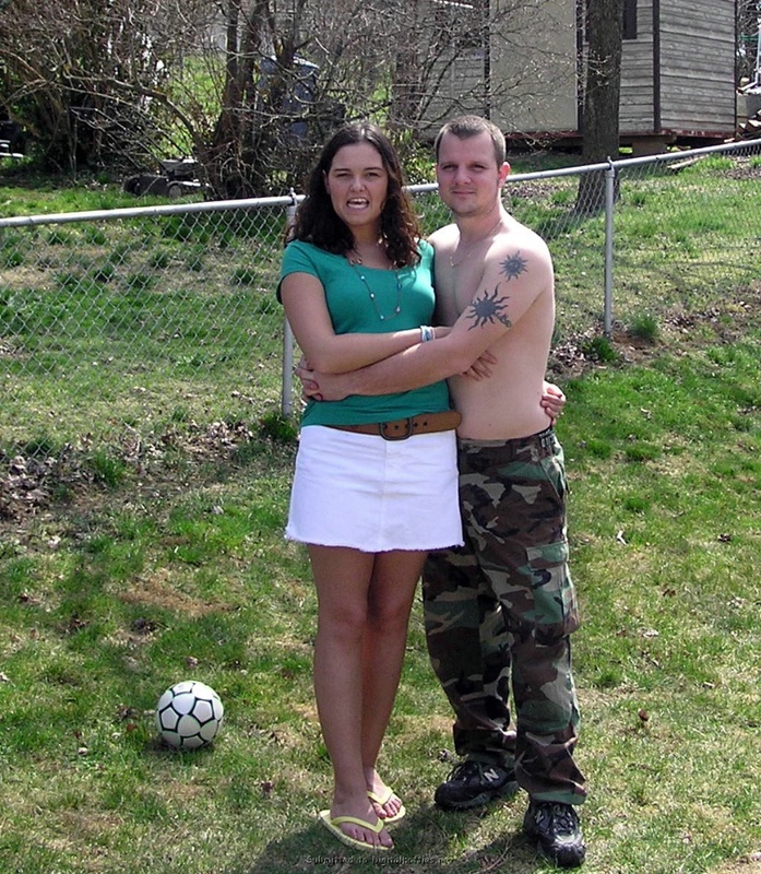 Брюнетка взяла за щеку огромный болт не до конца раздевшись 19 фотография