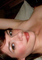 Соблазнительная бестия разгуливает по дому голая 9 фотография