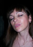 Длинноволосая краля везде ходит без трусиков 13 фотография