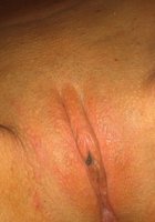 Обнаженная девка отдыхает после отдыха на пляже 13 фотография