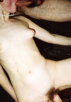 Раньше бабенка любила обслуживать сразу двоих мужиков 8 фотография