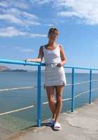 Загоревшая дама откровенничает на отдыхе в Коктебеле 1 фотография