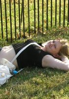 Стремная баба желает потрахаться на даче 26 фотография