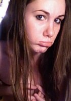 Жанночка оторвалась от уборки комнаты чтобы светить голыми сиськами 1 фотография