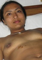 Голая индуска отдыхает в отеле после дня на море 9 фотография