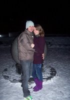 Стоя на четвереньках девка готовит писечку к траху 2 фотография