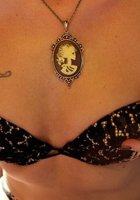 Дила разделась внутри деревянного домика 37 фотография