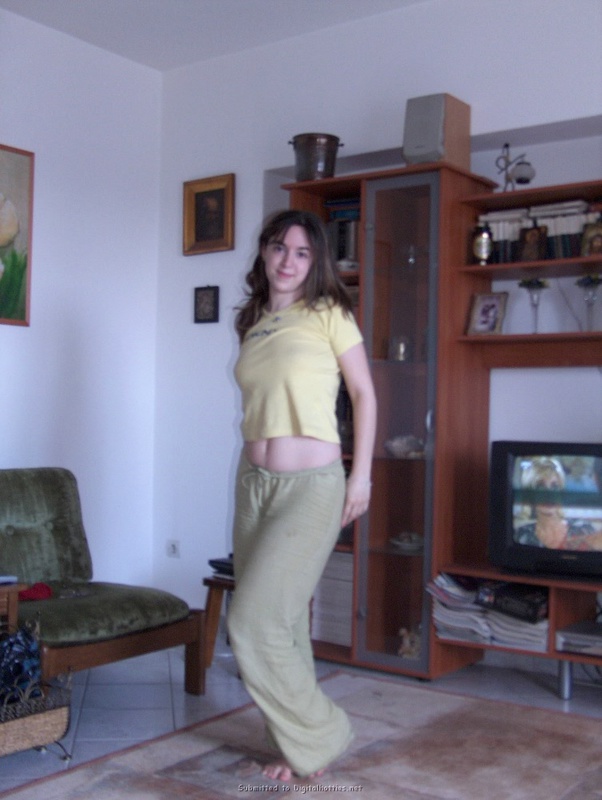 В гостях Алена разделась до трусов 1 фотография