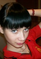 Худая Олеся осталась в нижнем белье на полу 8 фотография