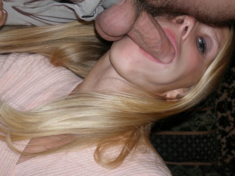 Блондинка старательно делает минет вернувшись с работы 7 фотография