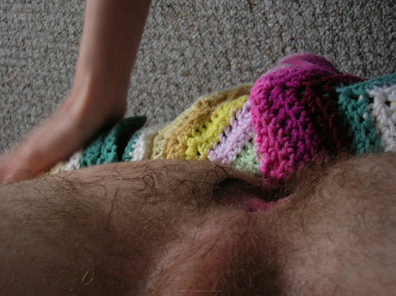 Соска лижет мошонку расслабленного джентльмена 16 фотография