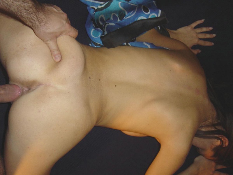 Тип дал на рот грешнице сидящей в кресле 19 фотография