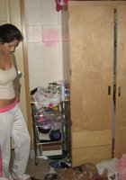 Брюнетка позволила обкончать лицо после минета 1 фотография