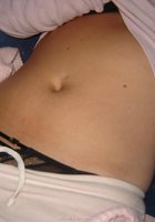 Сексуальная горничная позирует дома у работодателей 2 фотография