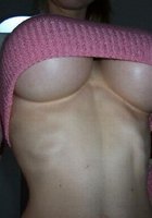 Милая дама показала большие дойки 5 фотография