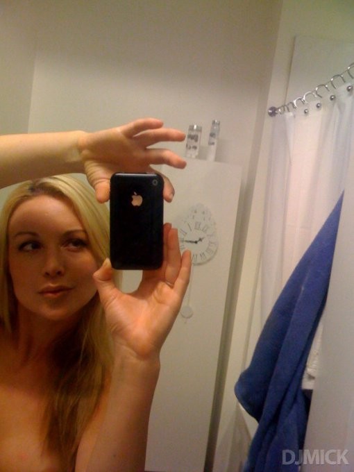 Молодухи фотографируют себя в разных эротичных нарядах 9 фотография