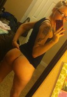 Стройные любовницы хвастаются торчащими сиськами перед зеркалом 11 фотография