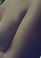 Потаскушка шалит у себя в комнате перед вебкамерой 4 фотография