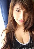 Молодые кокетки показывают на камеру большие сиськи 2 фото