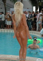 Сучки в мини-бикини участвуют в конкурсе 9 фотография