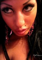 Гламурная брюнетка не против оголиться перед объективом 2 фотография