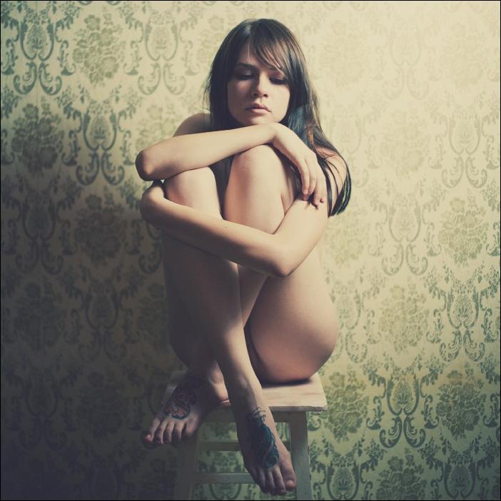 Молодые красотки не стыдятся сексуально позировать для журналов 9 фотография