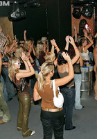 Выпившие развратницы сношаются на вечеринке для взрослых 16 фотография Выпившие развратницы сношаются на вечеринке для взрослых 16 фотография