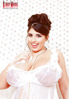 Пышка в ванной моет огромные дойки 4 фотография